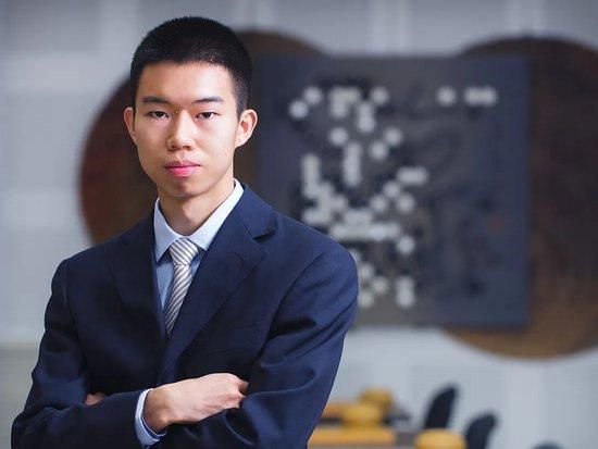 安崇丘与李媛媛道别之后挂了电话，而此时的李亚林已经泪流满面。